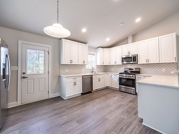 New appliances, and great space