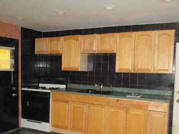 5th image of 6539 Buist Ave