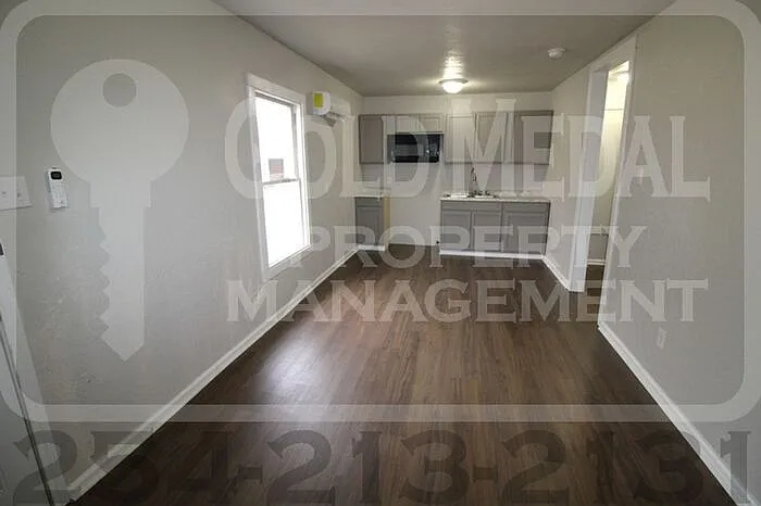 711 West Ln #C — Photo 4