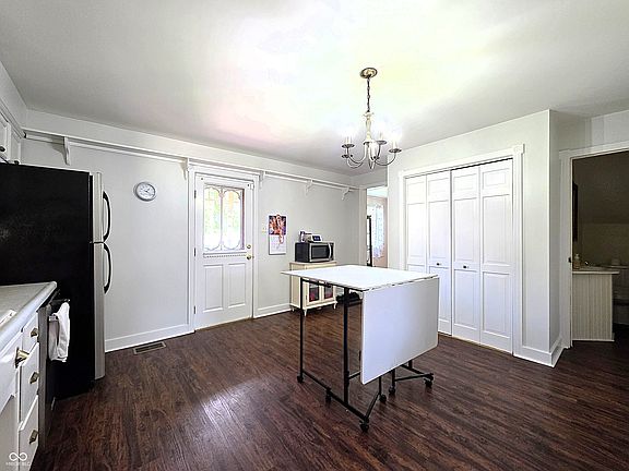 5th image of 6908 Mendenhall Rd