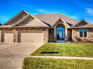 805 N W St, Indianola, IA 50125