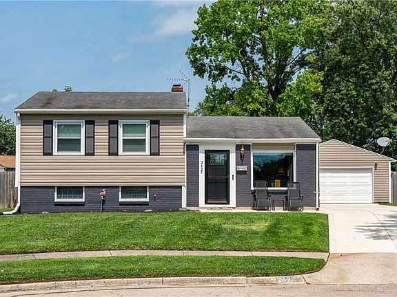 3rd image of 2425 Lorna Ct