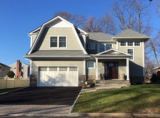 32 Porter Pl, Glen Cove, NY 11542