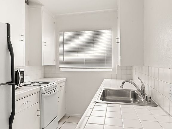 3rd image of 2365 1st Ave APT 1