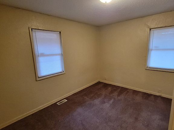 5th image of 4148 N Grand Ave