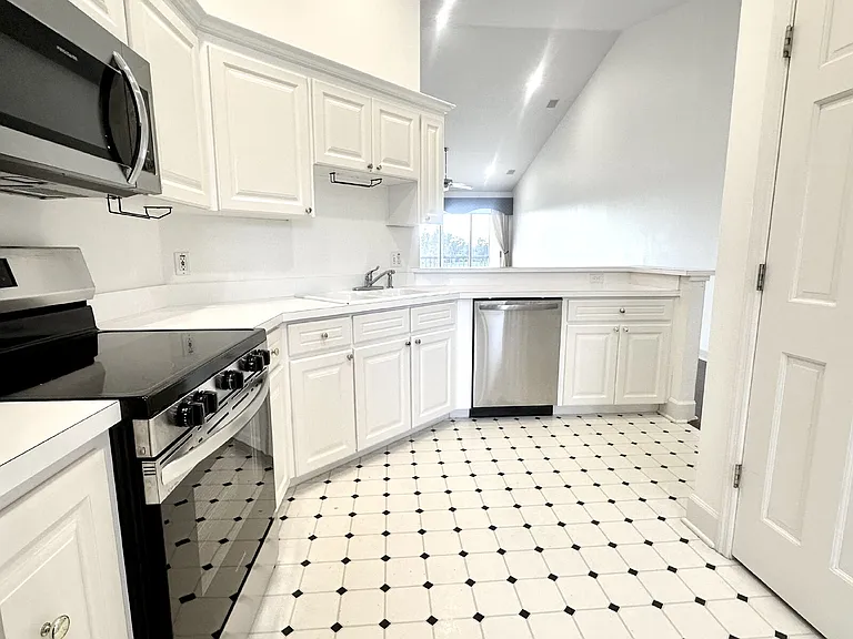 447 Enclave Pl — Photo 7