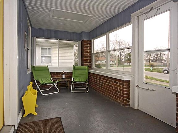 3rd image of 4846 Caroline Ave