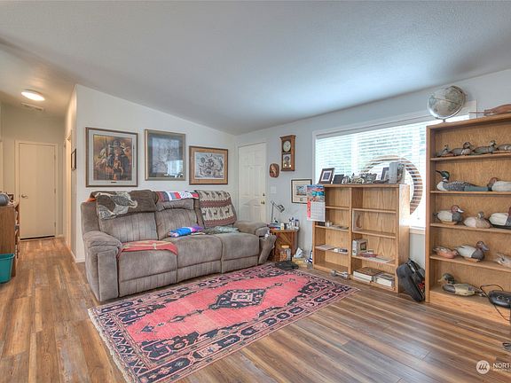 5th image of 610 Holm Avenue