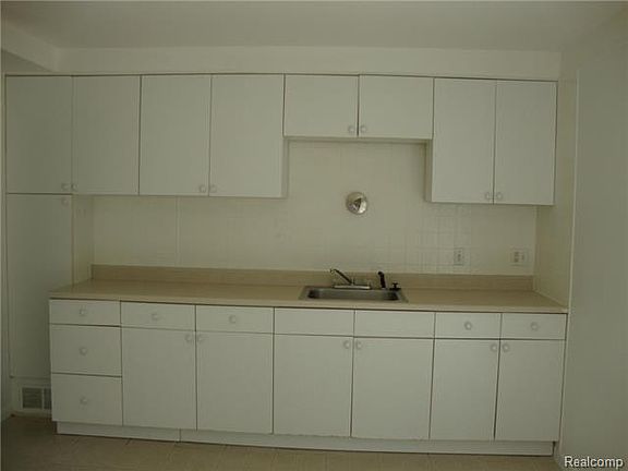 2nd image of 28461 Alvin St