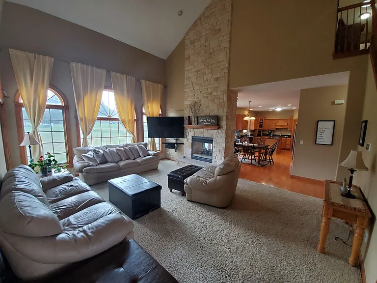 W150N7229 Paseo Ln — Photo 6