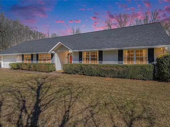 895 Lawshe Rd, Senoia, GA 30276