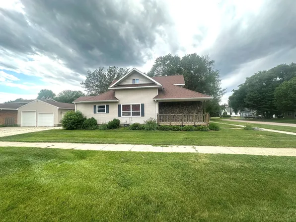 103 8th St W, Brookings, SD 57006