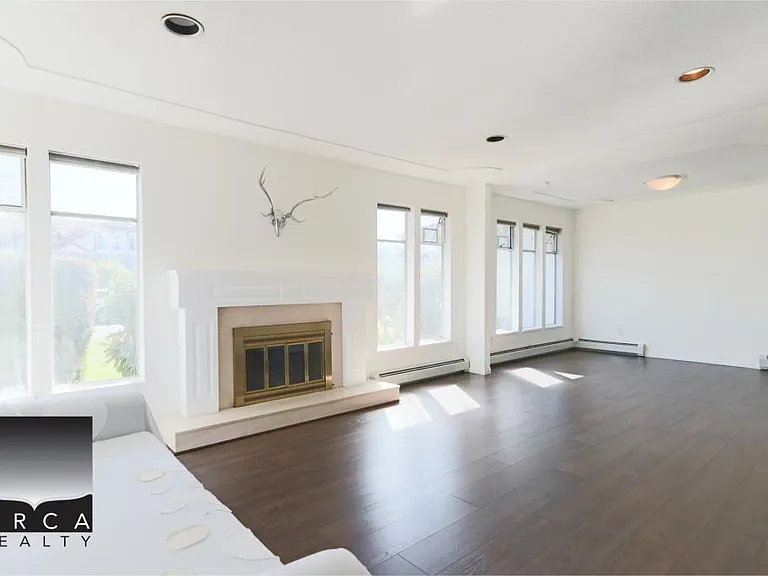 6400 Dakota Dr — Photo 3