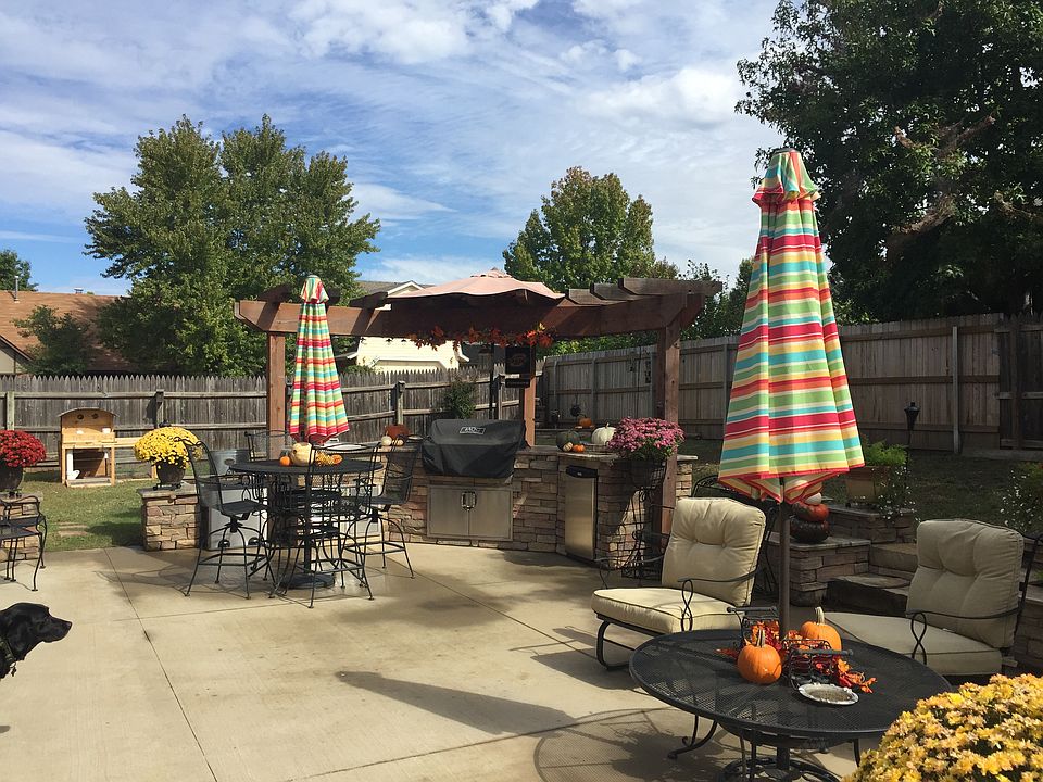 Grill,sink,fridge w/granite