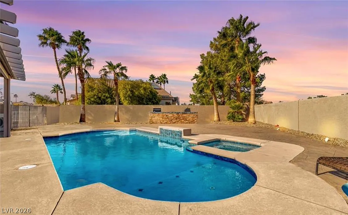 4 bed, 5.0 bath, 2813 sqft, $4,500 — Photo 2