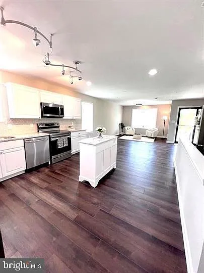 2105 Ruatan St — Photo 12