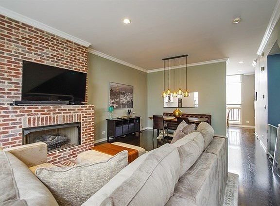 4th image of 2942 N Wood St Unit E