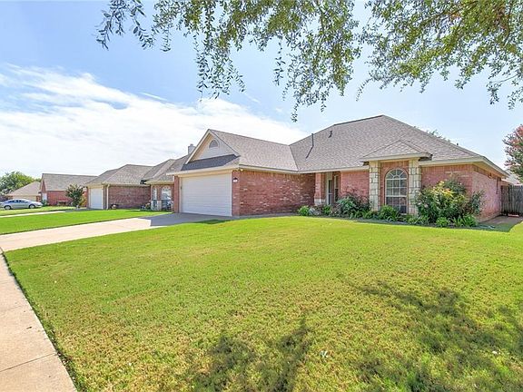 3rd image of 709 Hillcrest Dr