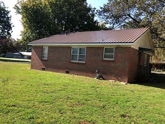 2nd image of 300 N Calvin Ave