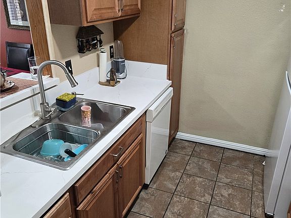 5th image of 16377 Lakeshore Dr Unit 5C