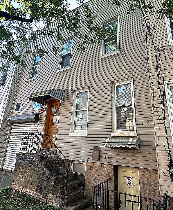 2nd image of 1870 Grove St