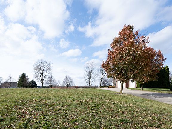 2nd image of 2506 Castlerock Dr