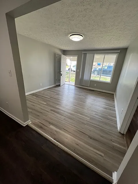3 bed, 1250 sqft, $2,100 — Photo 2