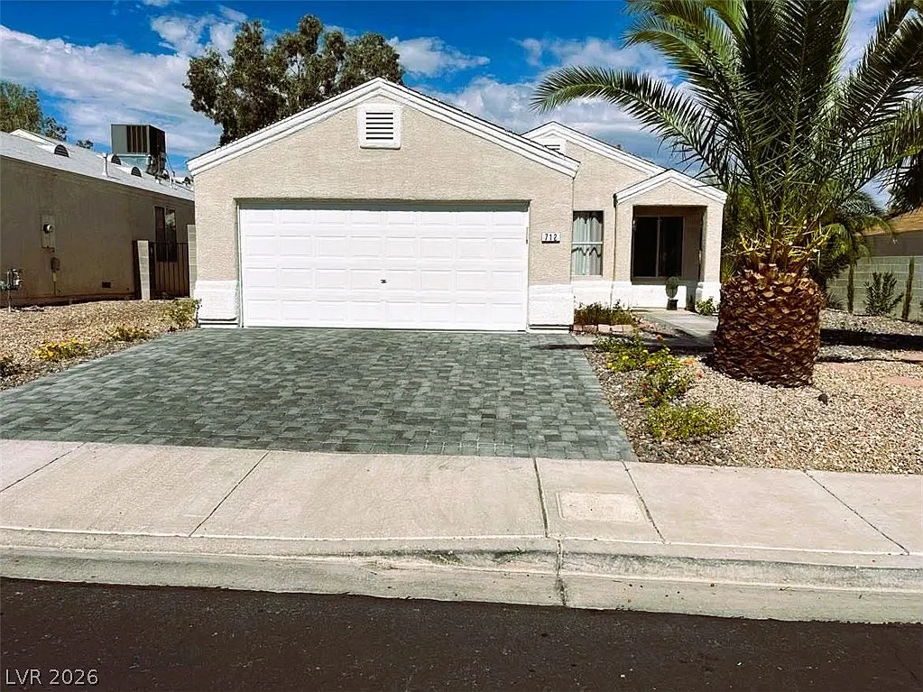 2 bed, 1.0 bath, 894 sqft, $2,150 — Photo 1