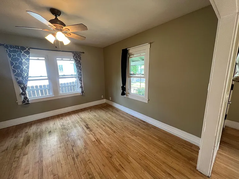 216 Alderson Ave — Photo 3