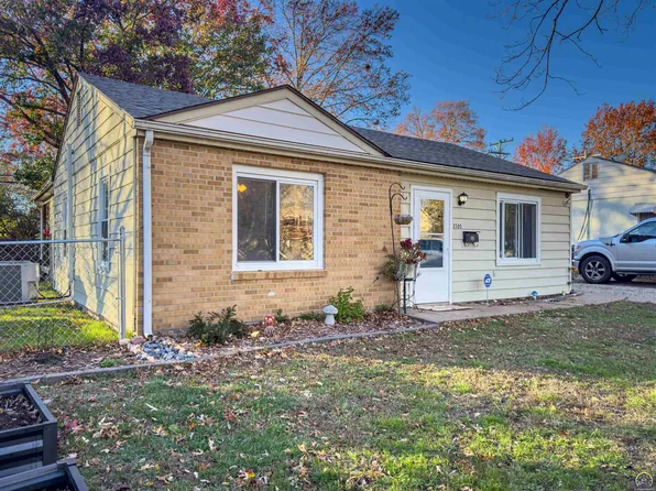 2505 SW Morningside Rd, Topeka, KS 66614