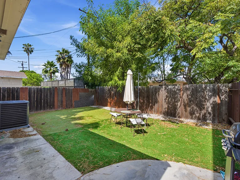 6250 Dorothy Dr — Photo 24