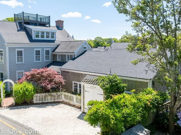 4 Crown Ct, Nantucket, MA 02554