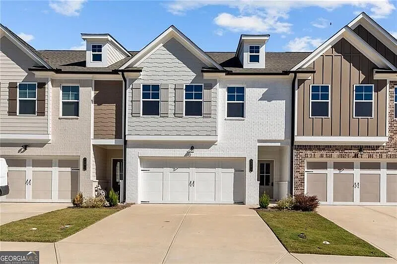 4 bed, 2.5 bath, 2073 sqft, $2,100 — Photo 1