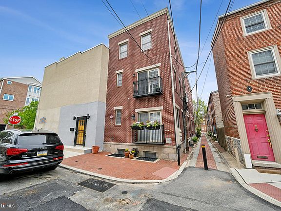 2nd image of 243 Montrose St APT A