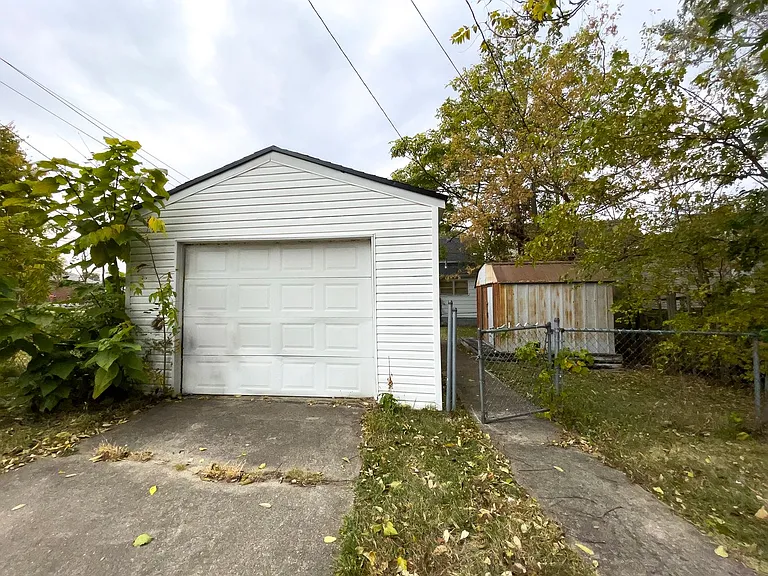 912 S Penn St — Photo 22