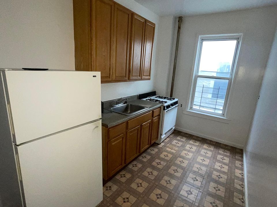 1st image of 4126 Bronxwood Ave APT 2R