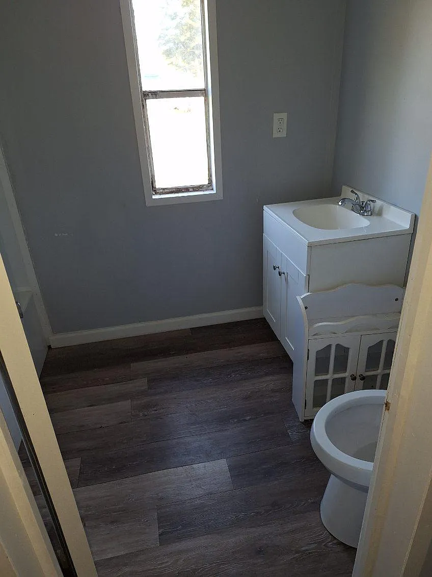 3 bed, 1.5 bath, 900 sqft, $1,250 — Photo 3