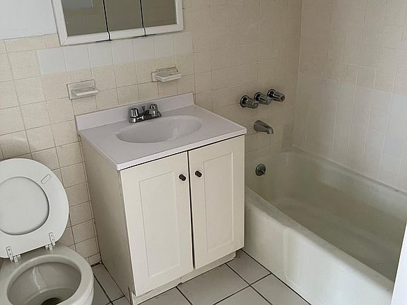 5th image of 14430 Roosevelt Ave #5B