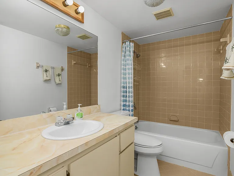 190 Palm Dr #5-1 — Photo 17