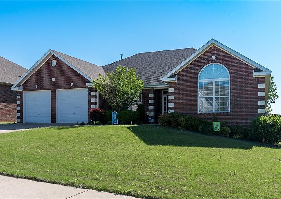 1st image of 3705 SW Greyhawk Dr