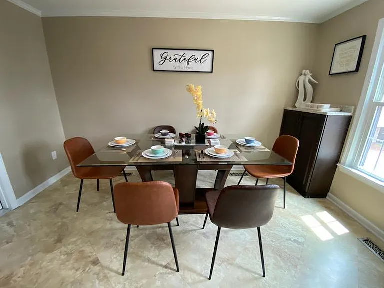 Kitchen / eat in area
