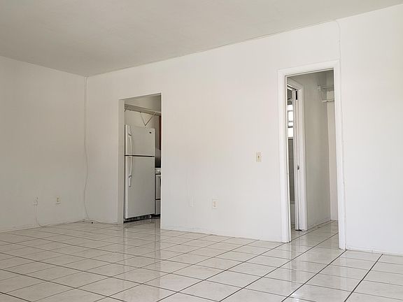 5th image of 42 Phoenetia Ave #9