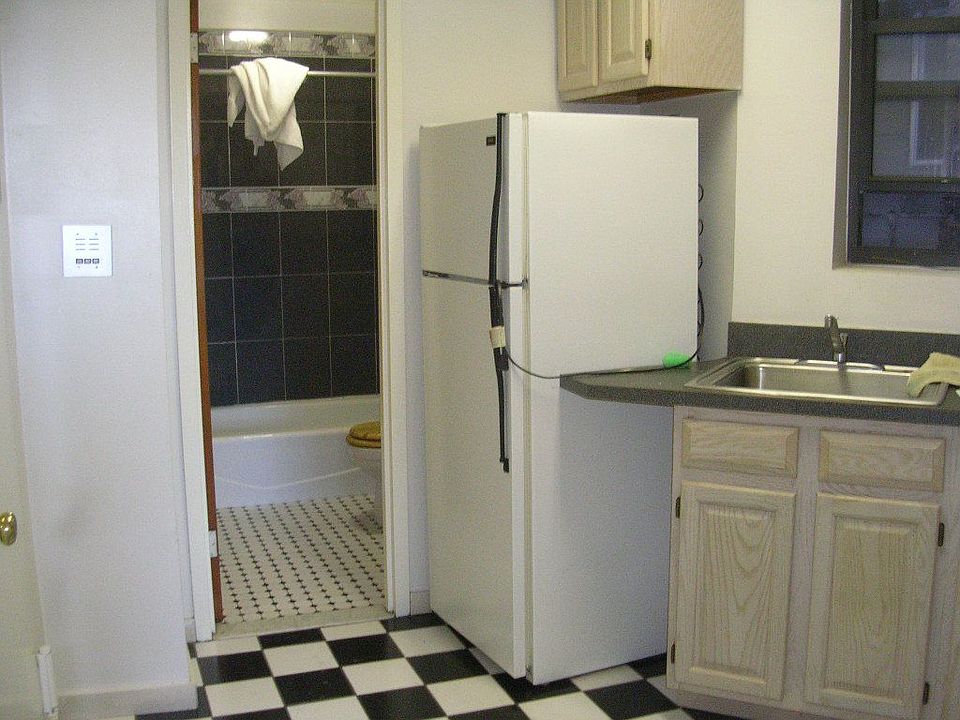 2nd image of 462 E 115th St APT 3c