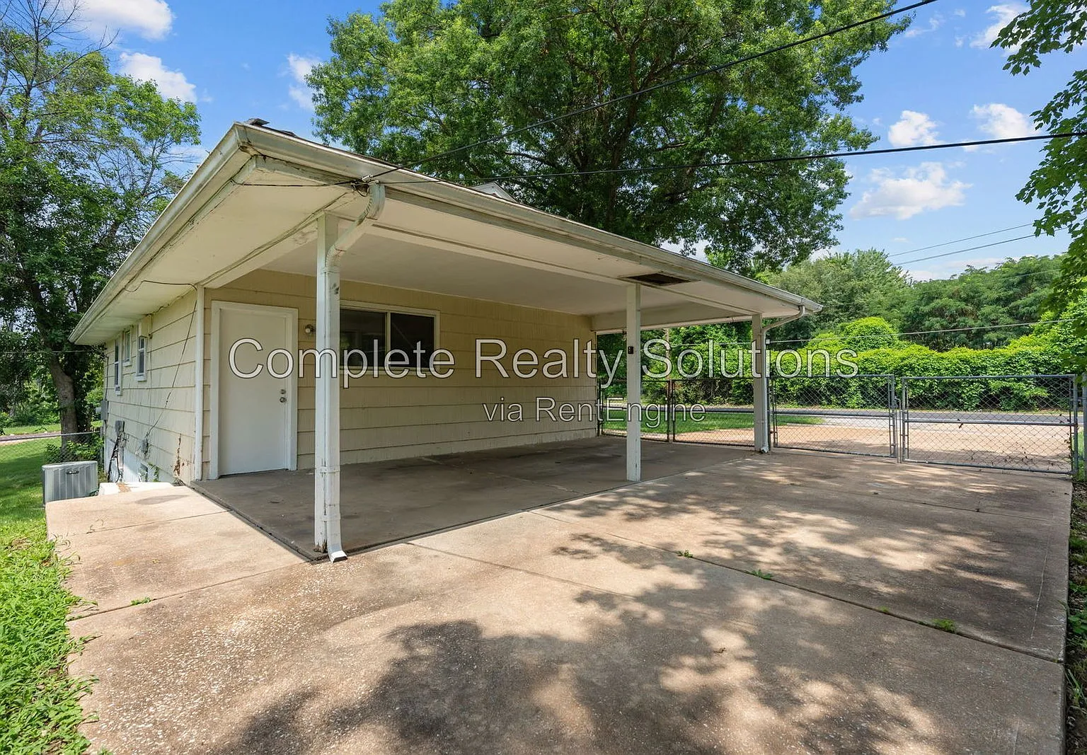 3 bed, 1.0 bath, 864 sqft, $1,250 — Photo 3
