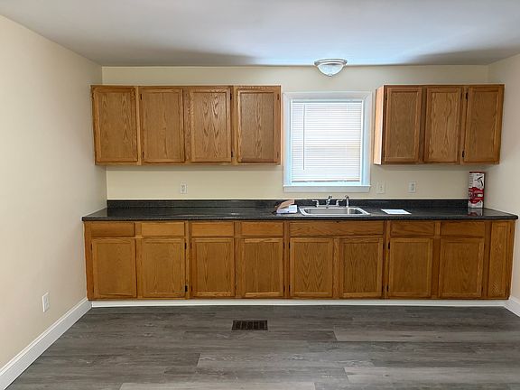 3rd image of 11 Myrtle Ave Unit 1
