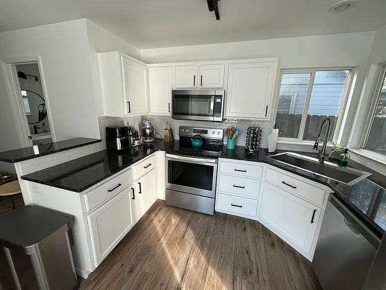 2676 W Ona St — Photo 6