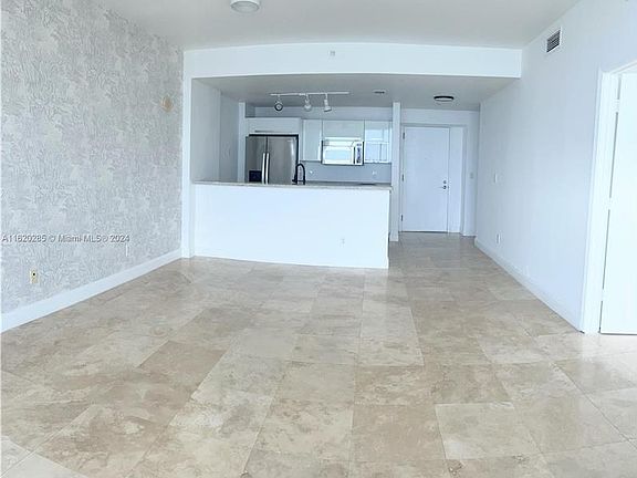 4th image of 601 NE 36th St APT 1111