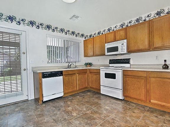 5th image of 15833 W Jefferson St