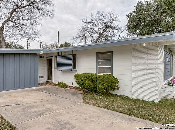 3rd image of 127 Locknere Ln