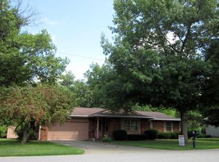 504 April Ave, Carmi, IL 62821